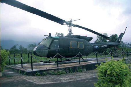Gammel helikopter i DMZ
