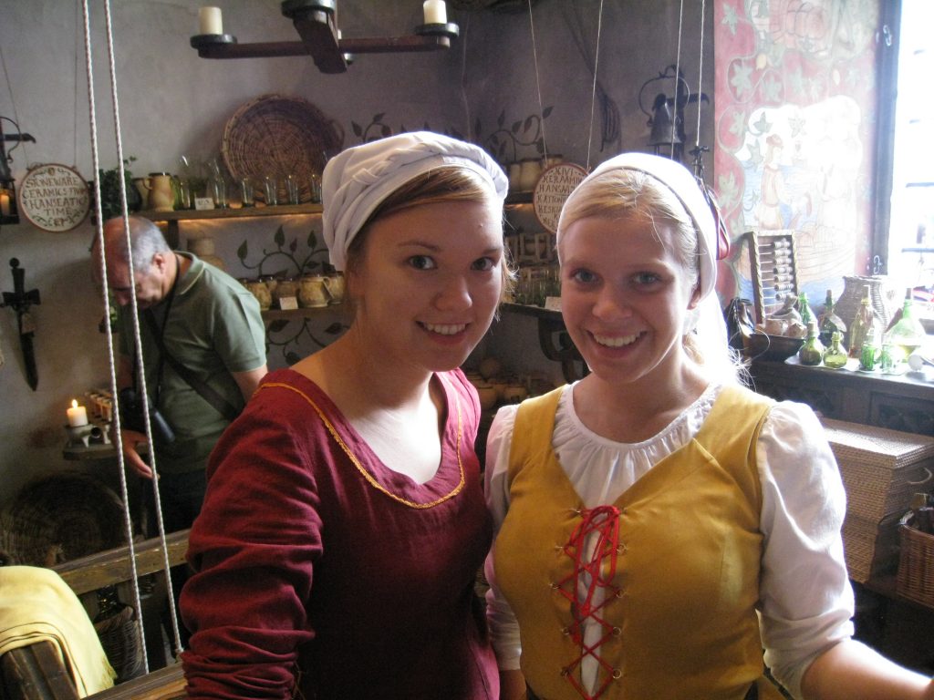 Søde estiske middelalderpiger, Olde Hansa